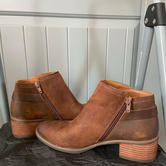 NIB Korks Sonya Distressed Leather Boot - Picture 4 of 10